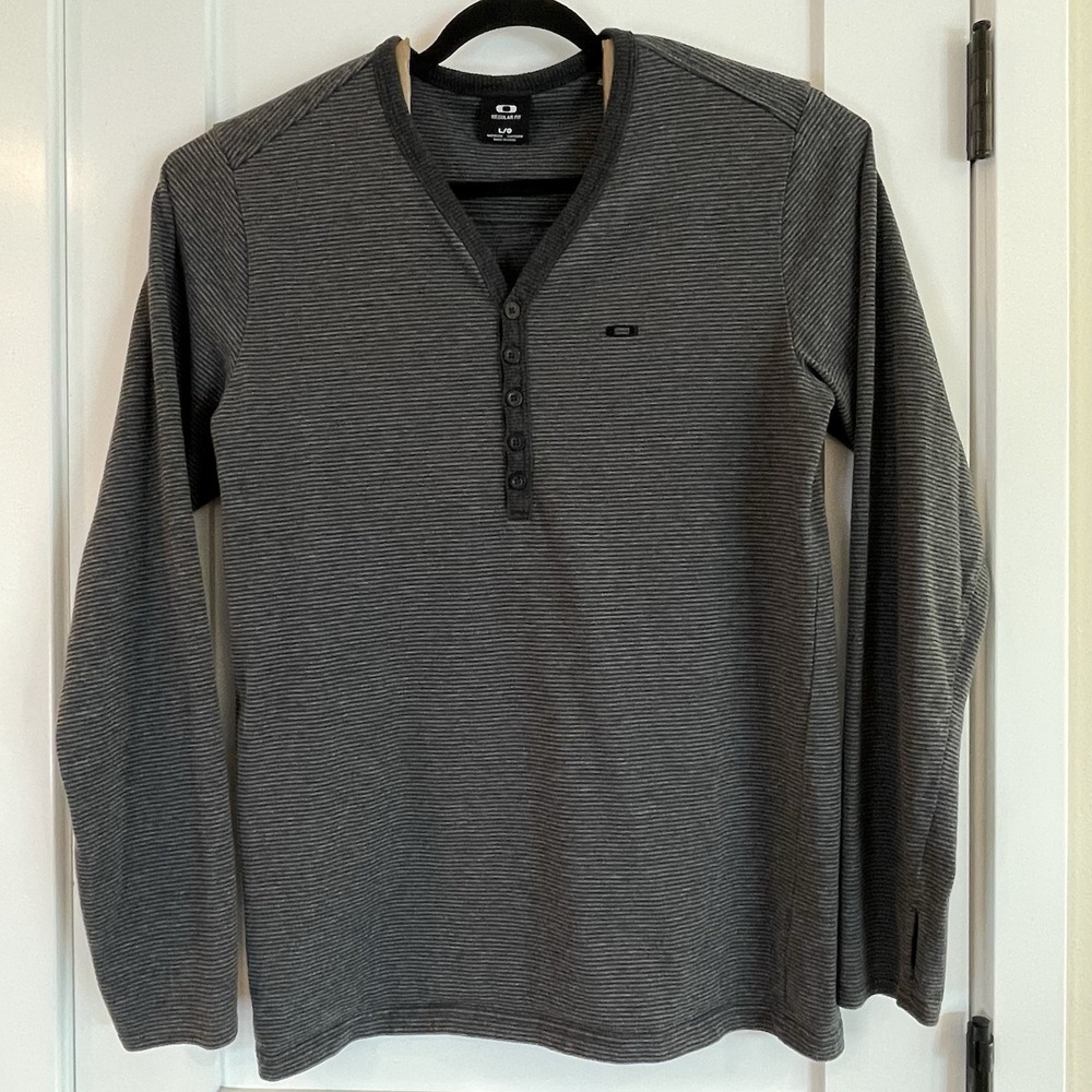 Oakley Mens Henley Long Sleeve Shirt L Gray Black Y2K Skater Surfer Biker Grunge